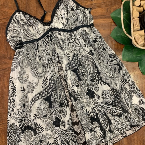 Lingerie - Picture 1 of 2